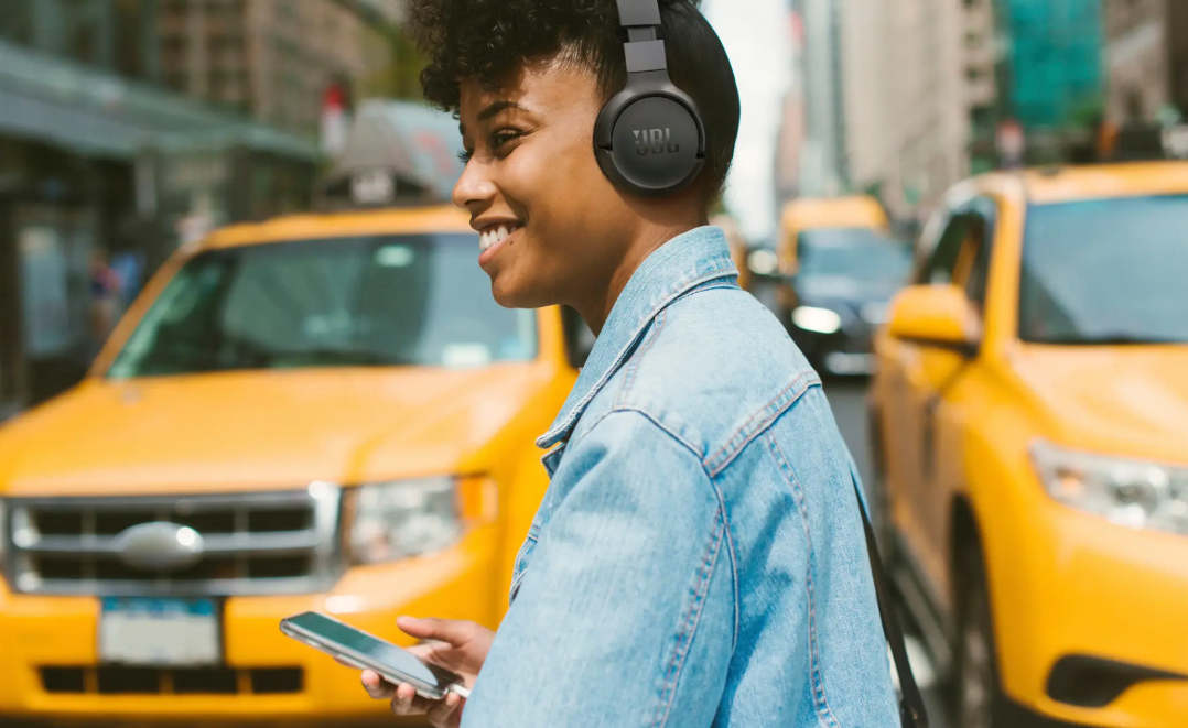 JBL Tune 670NC Adaptive Noise Cancelling Wireless and Wired On-Ear Bluetooth Headphones (BB)