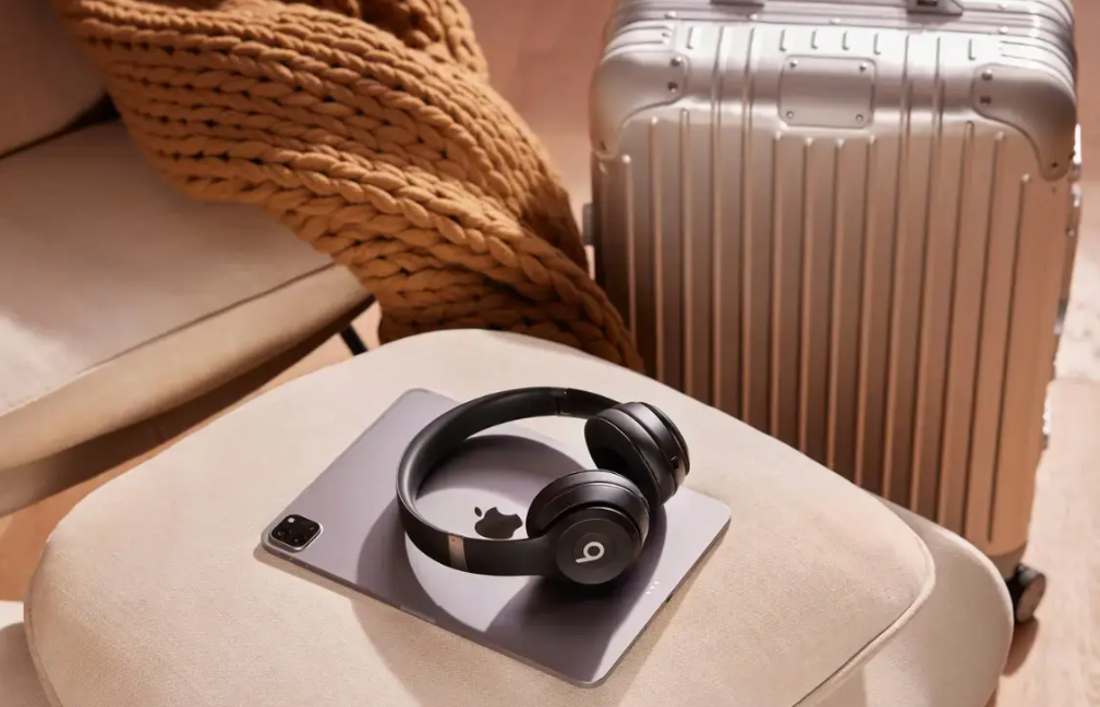 Beats Solo 4 True Wireless On-Ear Bluetooth Headphones (BB)