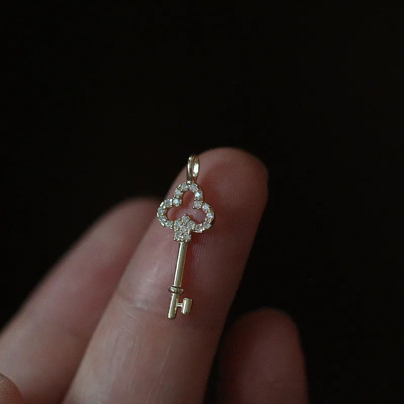 Exquisite Key Pendant 925 Sterling Silver Pave Crystal Necklace for Women Dainty Luxury Dress Jewelry Accessory