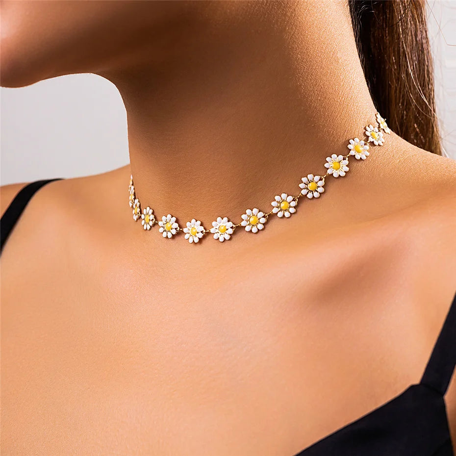 Daisy Flower Pendants Chain Necklaces for Women Girls Cute Short Metal Choker Fashion Jewelry