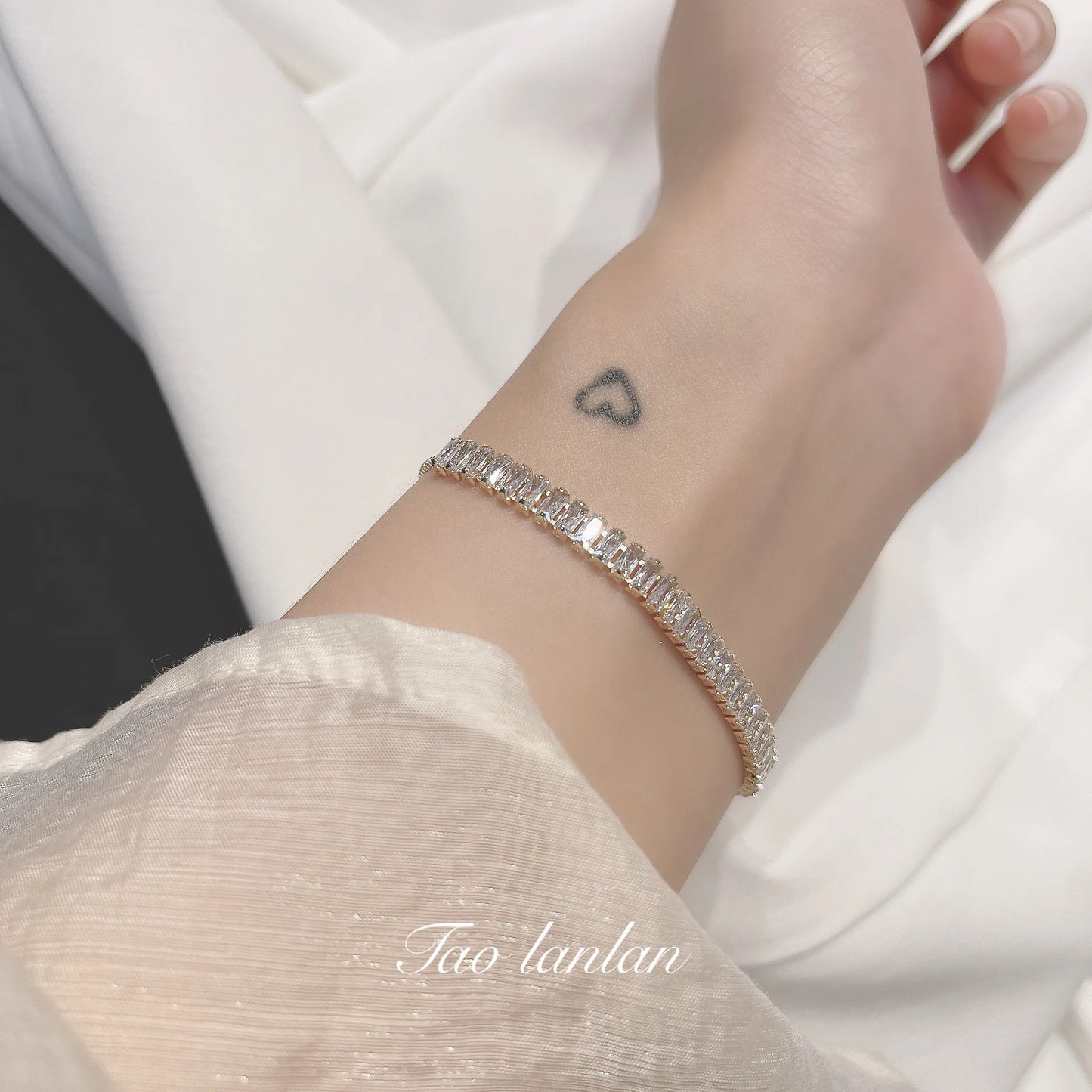 Modern Elegant Shiny Crystals Adjustable Stainless Steel Bracelets for Women Fashion Luxury Jewelry Accessories