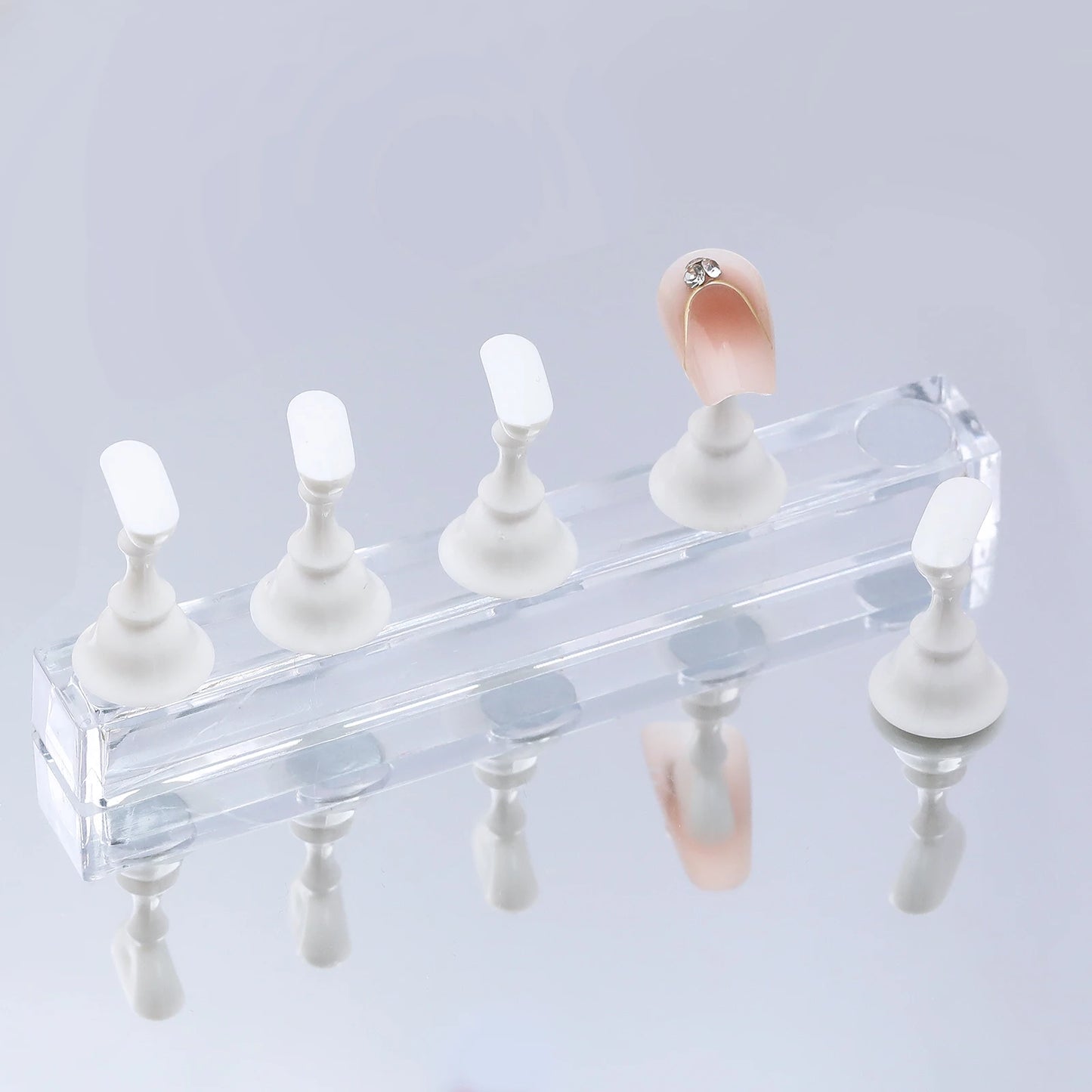Magnetic Nail Holder False Nail Tip Practice Stand 5pcs/Set Crystal Base Holder Display for Nail Salon or DIY & Practice at Home