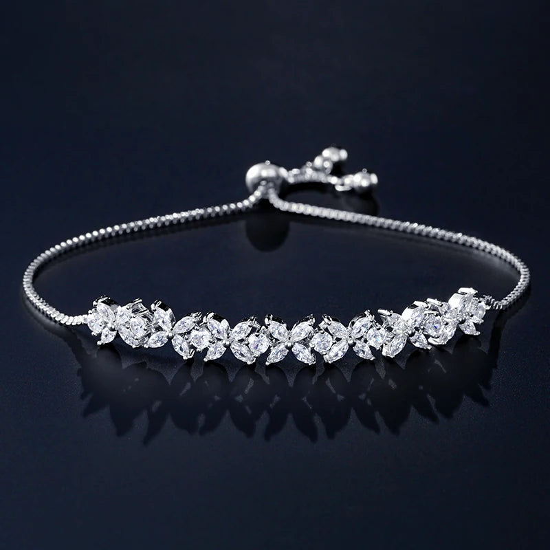 Elegant Shiny Crystal Flowers Sliver Color Adjustable Charm Bracelets for Women Fashion Zircon Jewelry Accessory