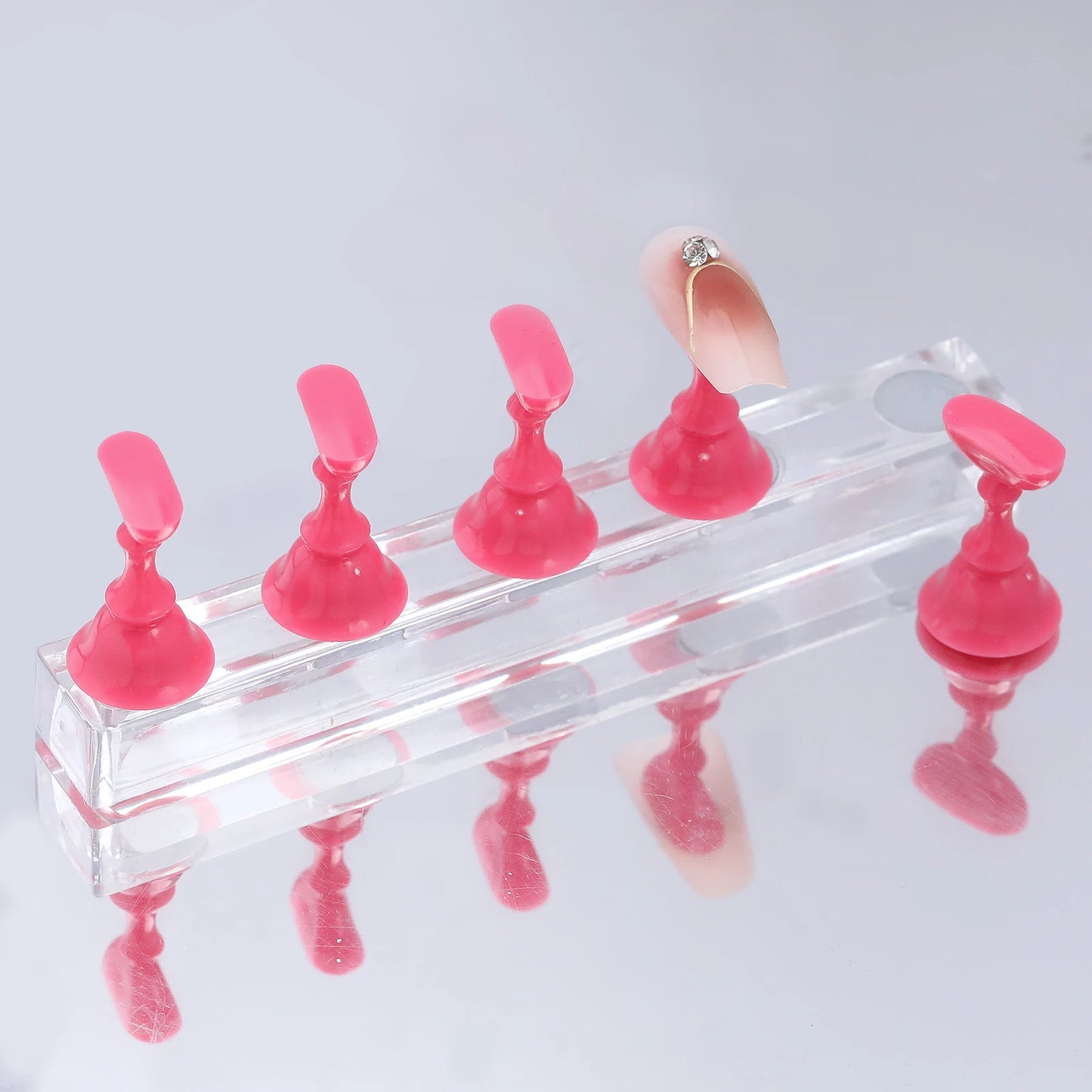 Magnetic Nail Holder False Nail Tip Practice Stand 5pcs/Set Crystal Base Holder Display for Nail Salon or DIY & Practice at Home